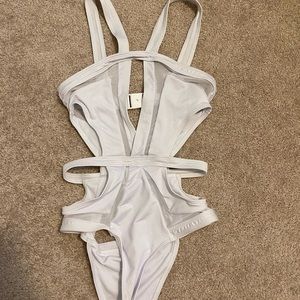 RAVE SWIMSUIT ONE PIECE WHITE XS-small fit